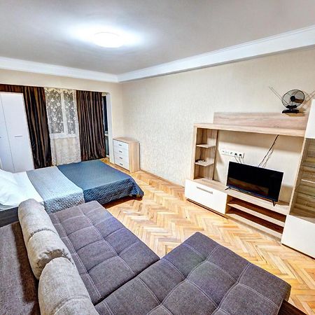 Apartments Near Ocean Plaza Druzhby Narodov Boulevard 8A Kiev Ngoại thất bức ảnh