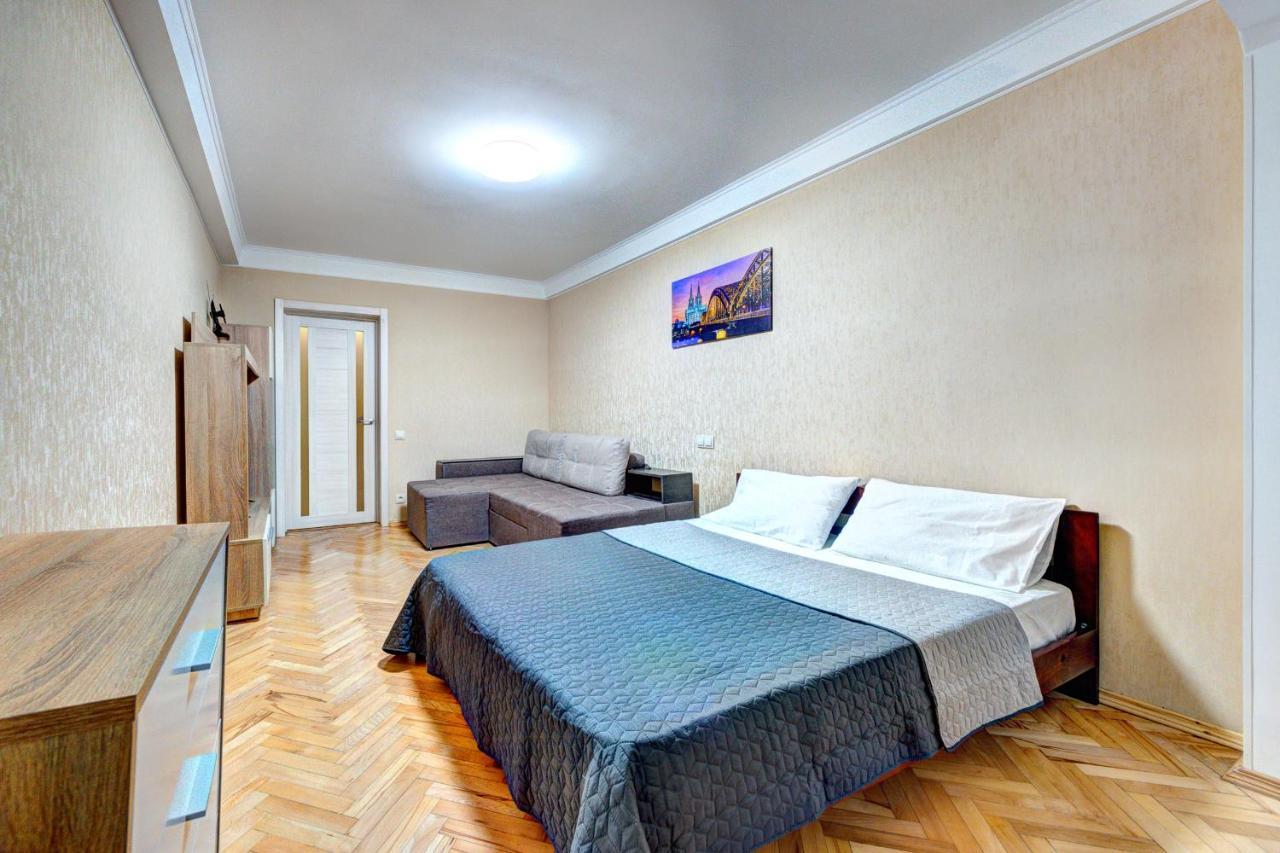 Apartments Near Ocean Plaza Druzhby Narodov Boulevard 8A Kiev Ngoại thất bức ảnh