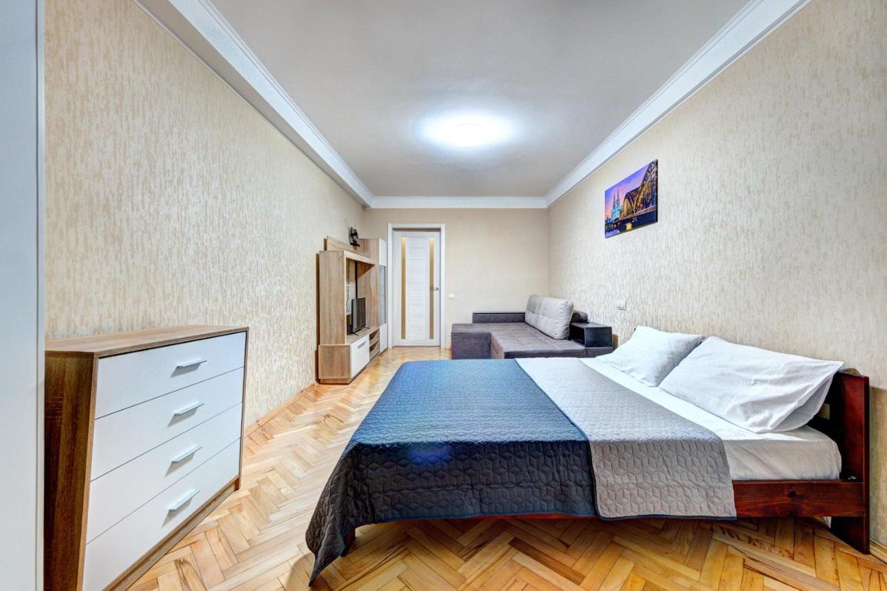 Apartments Near Ocean Plaza Druzhby Narodov Boulevard 8A Kiev Ngoại thất bức ảnh