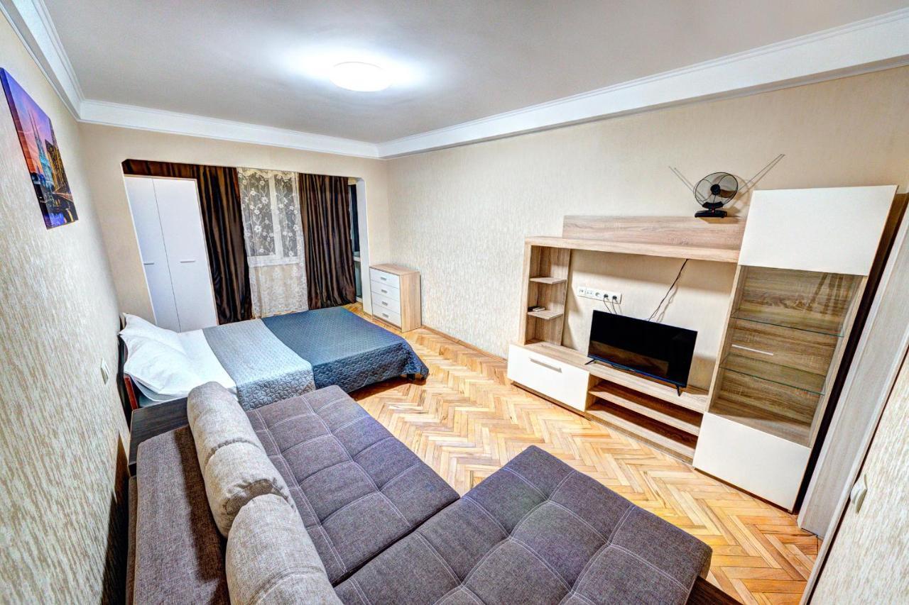Apartments Near Ocean Plaza Druzhby Narodov Boulevard 8A Kiev Ngoại thất bức ảnh