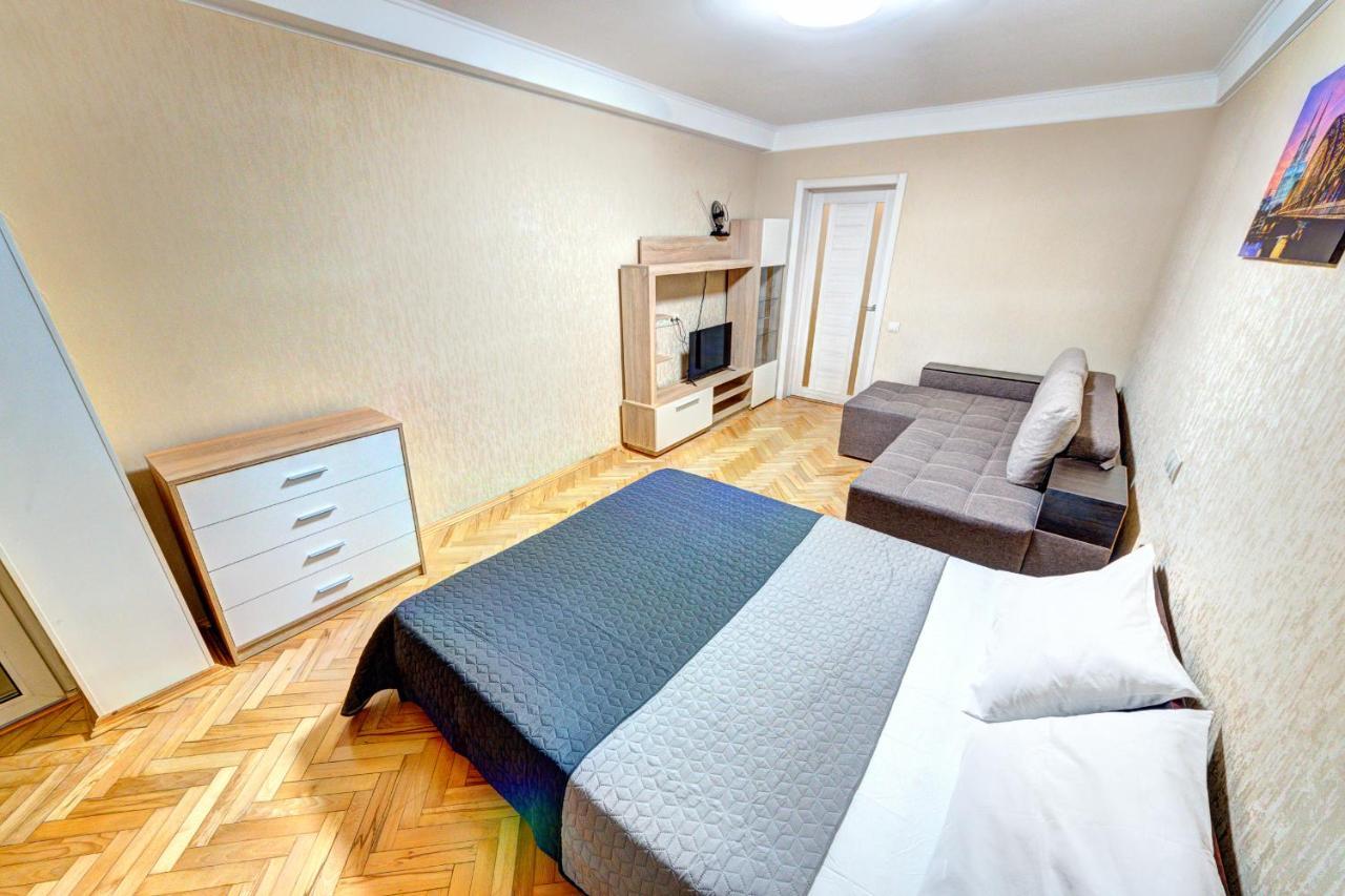 Apartments Near Ocean Plaza Druzhby Narodov Boulevard 8A Kiev Ngoại thất bức ảnh