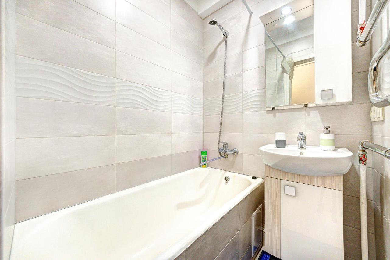Apartments Near Ocean Plaza Druzhby Narodov Boulevard 8A Kiev Ngoại thất bức ảnh